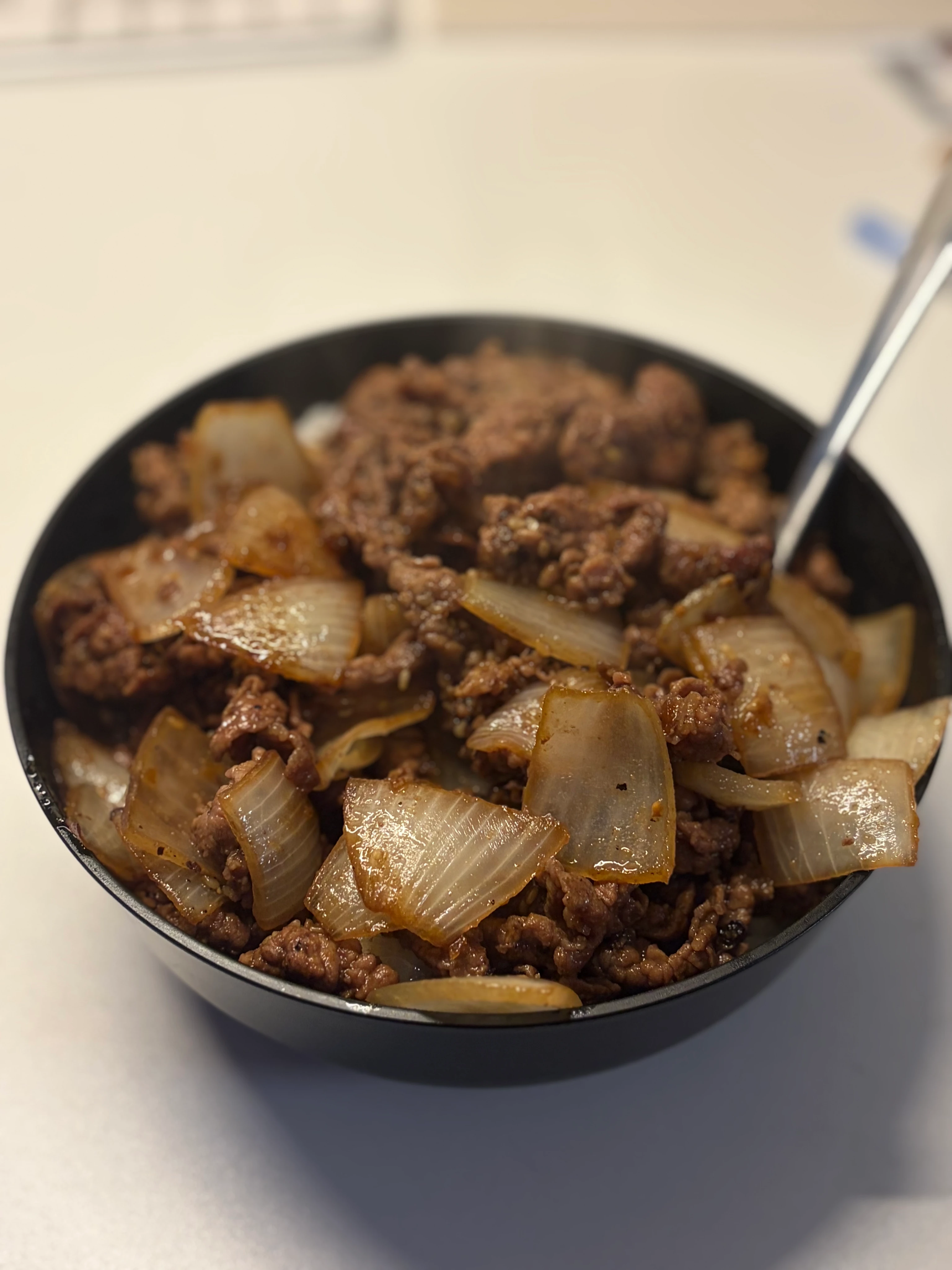Yoshinoya-Style Black Pepper Onion Beef Bowl